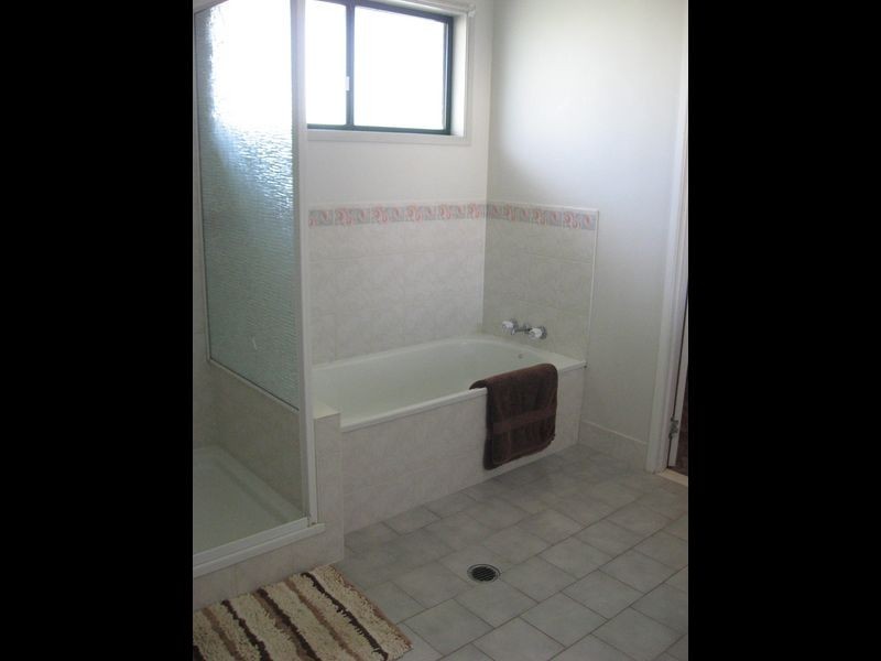 8 Stoneyhurst Court, Glenvale QLD 4350