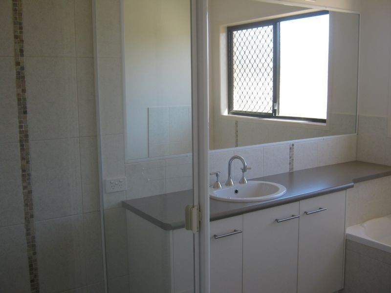 9 Karingal Court, Glenvale QLD 4350