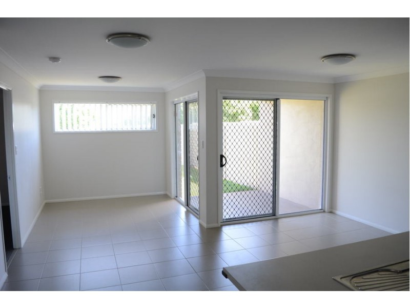 1/15 Grandslam Street, Glenvale QLD 4350
