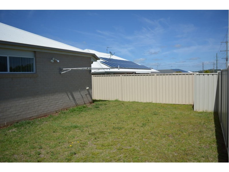 1/15 Grandslam Street, Glenvale QLD 4350