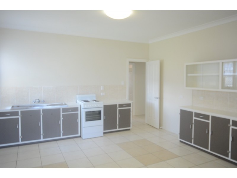 2 Rose Street, Wilsonton QLD 4350