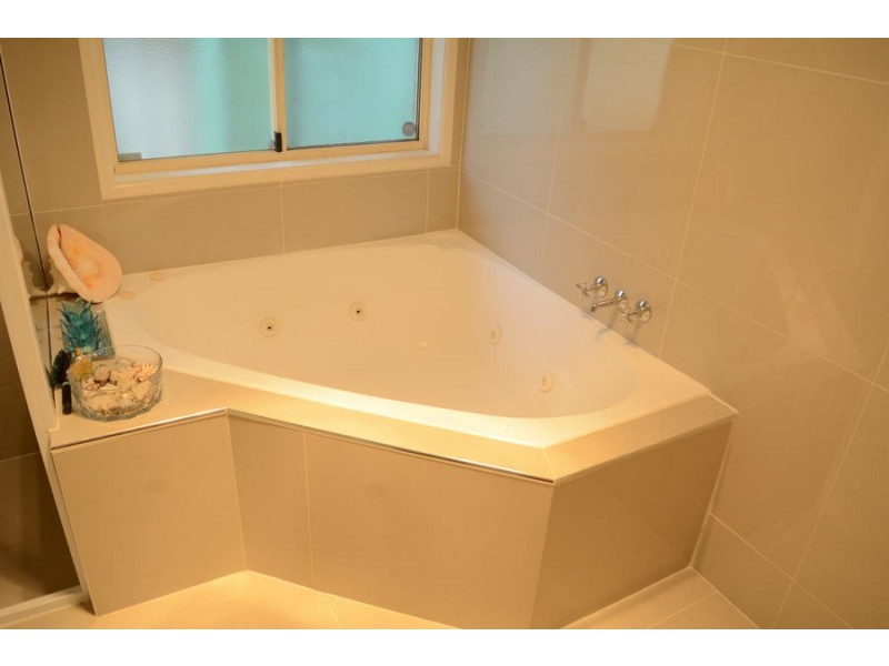 28 Catalina Drive, Wilsonton QLD 4350