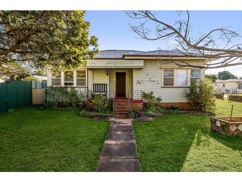 2 Violet Street, Harristown QLD 4350