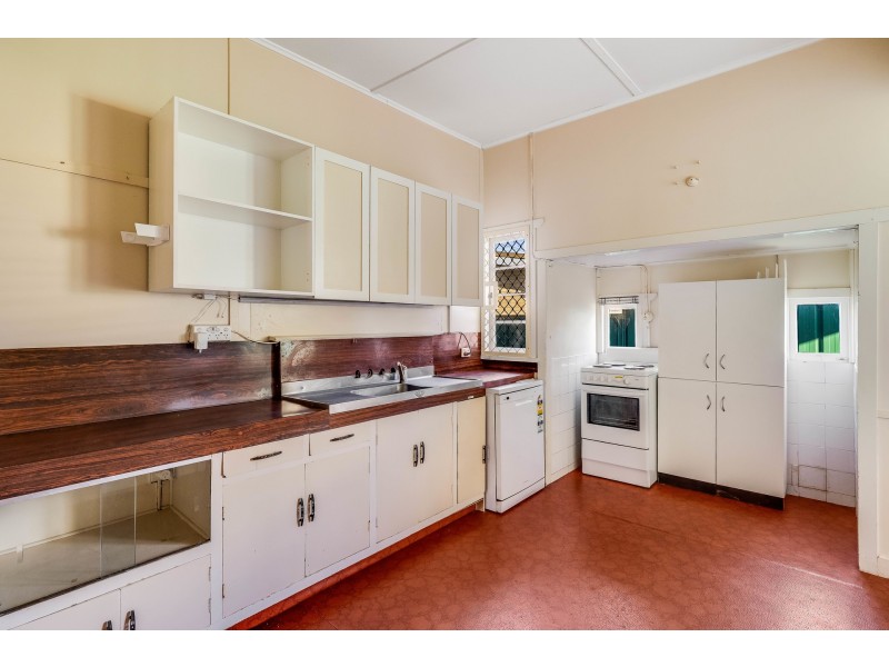 2 Violet Street, Harristown QLD 4350