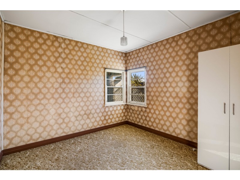 2 Violet Street, Harristown QLD 4350