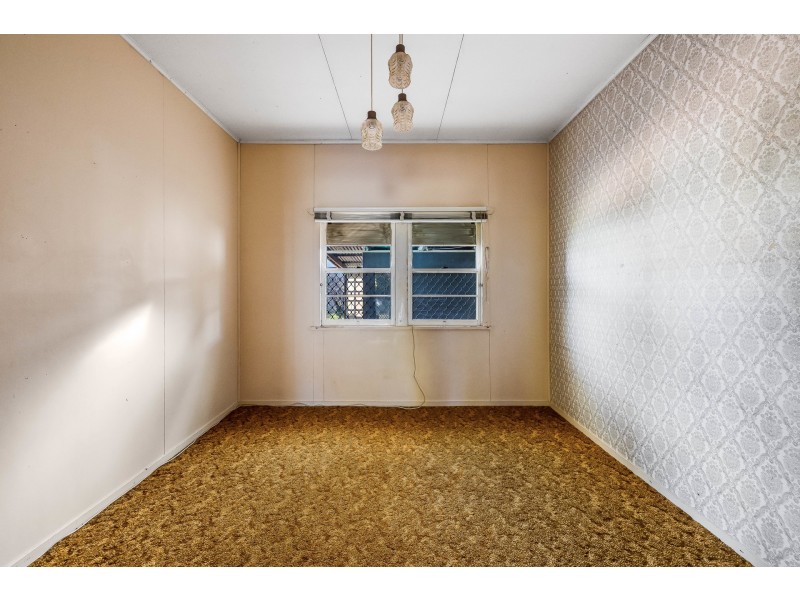 2 Violet Street, Harristown QLD 4350