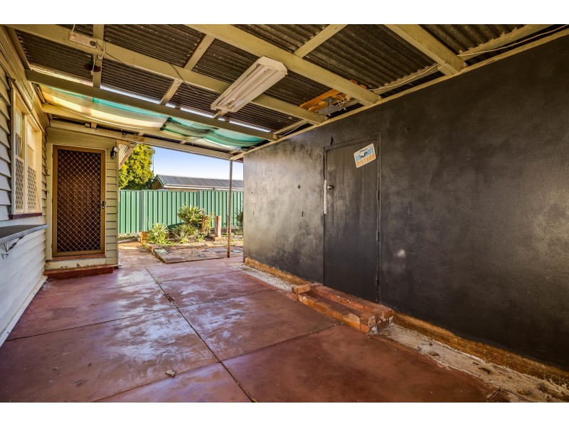 2 Violet Street, Harristown QLD 4350
