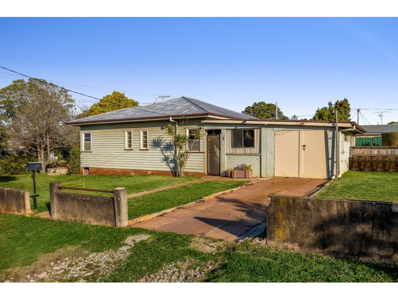 2 Violet Street, Harristown QLD 4350