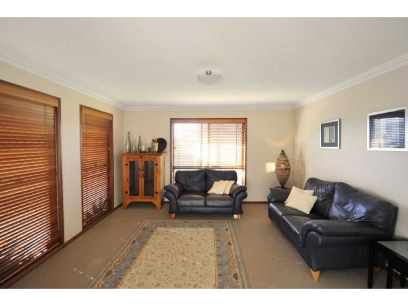 352 Mackenzie Street, Middle Ridge QLD 4350