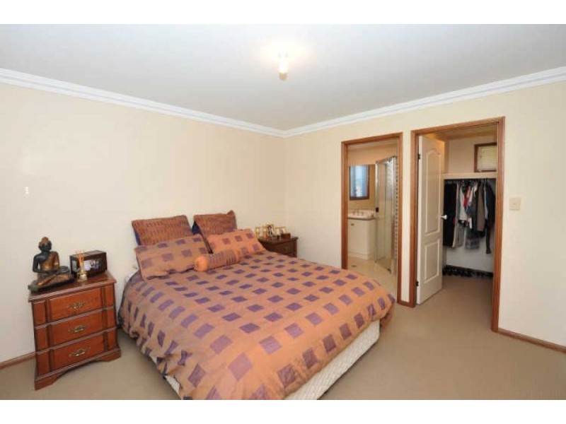 352 Mackenzie Street, Middle Ridge QLD 4350