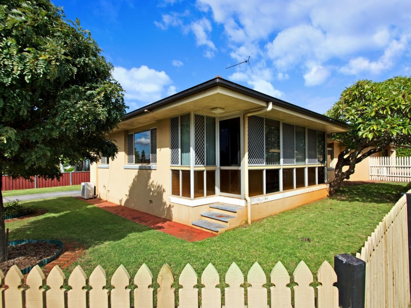 8 Tomkinson Street, Wilsonton QLD 4350