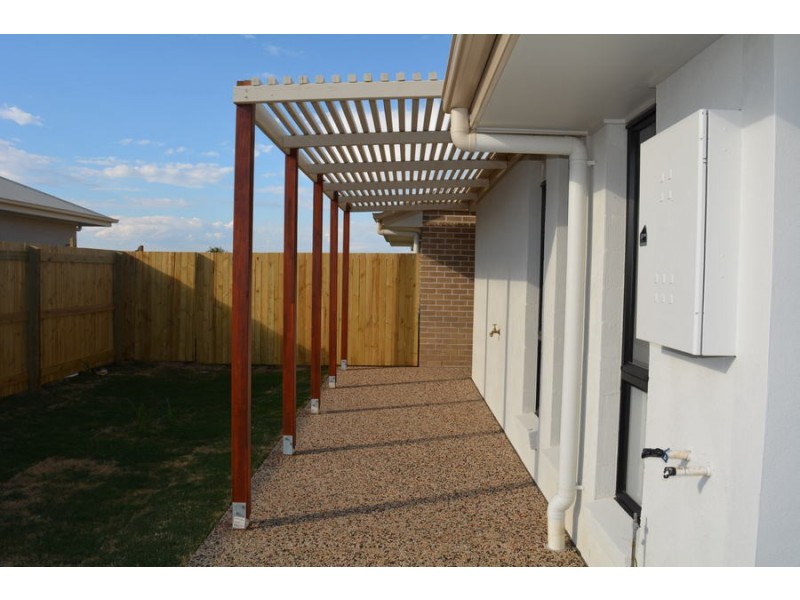 2/33 Mia Street, Wyreema QLD 4352