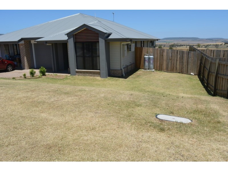 2/13 Kensei Street, Wyreema QLD 4352