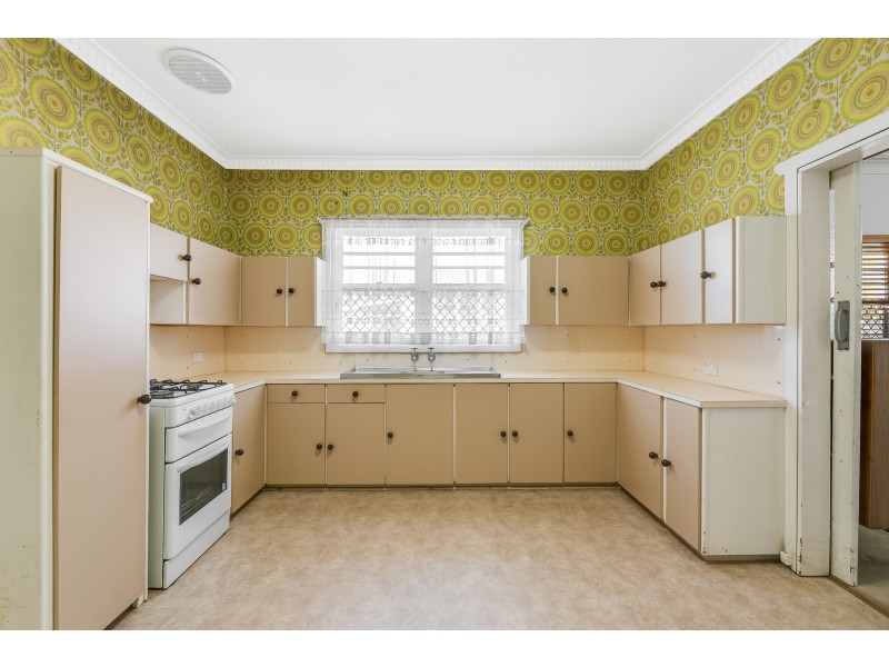 20 Hillview Avenue, Newtown QLD 4350