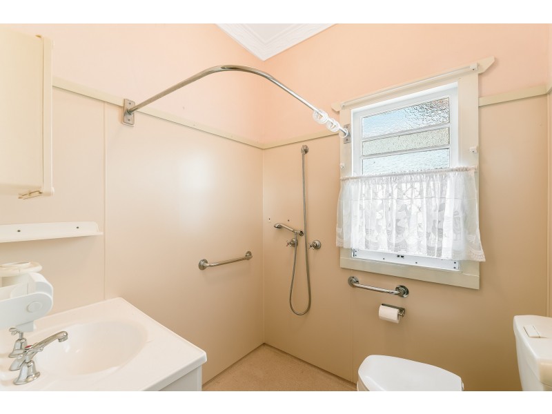 20 Hillview Avenue, Newtown QLD 4350