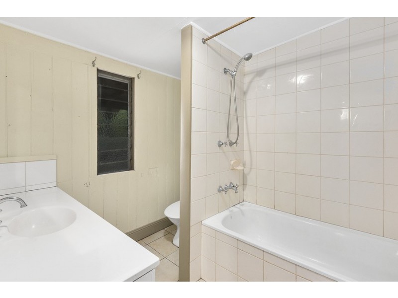 253 Geddes Street, Centenary Heights QLD 4350