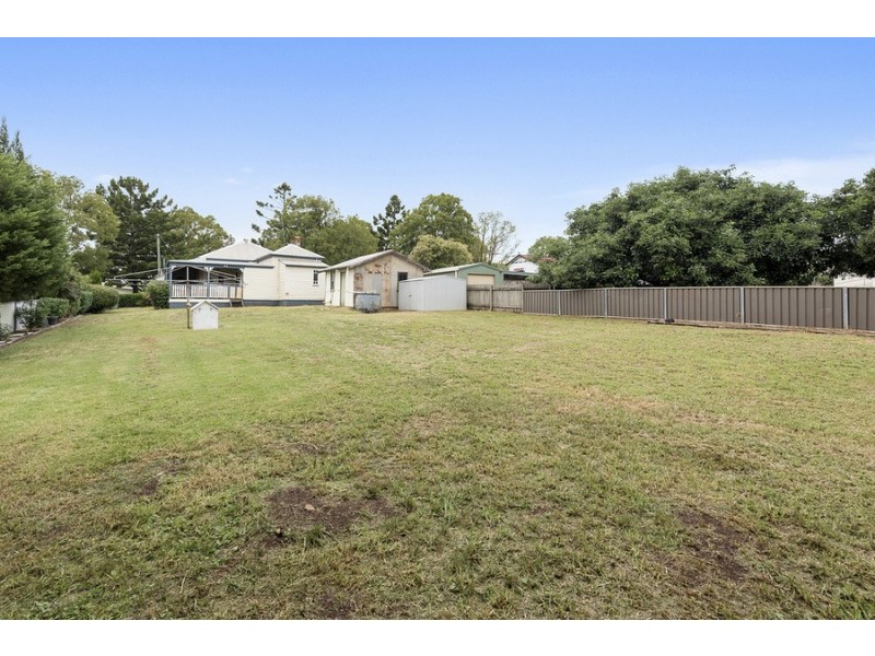 253 Geddes Street, Centenary Heights QLD 4350