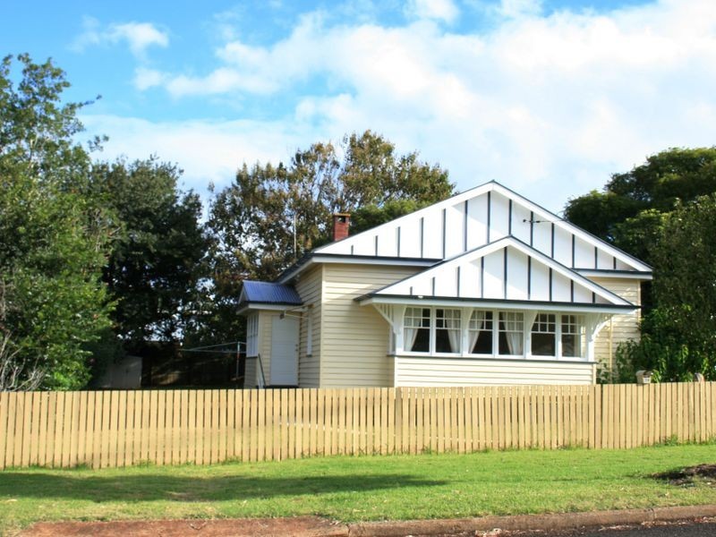 14 Henderson Street, Newtown QLD 4350