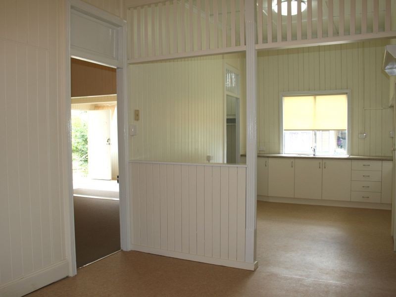 14 Henderson Street, Newtown QLD 4350