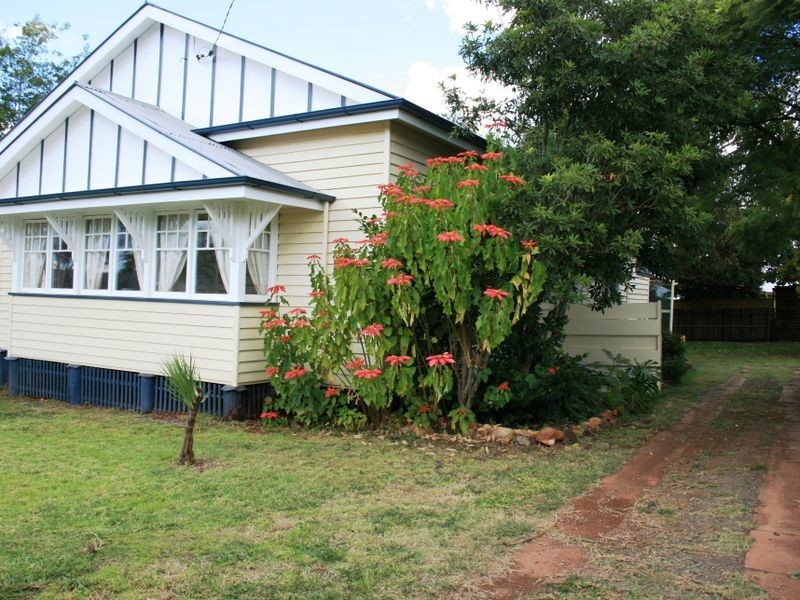 14 Henderson Street, Newtown QLD 4350