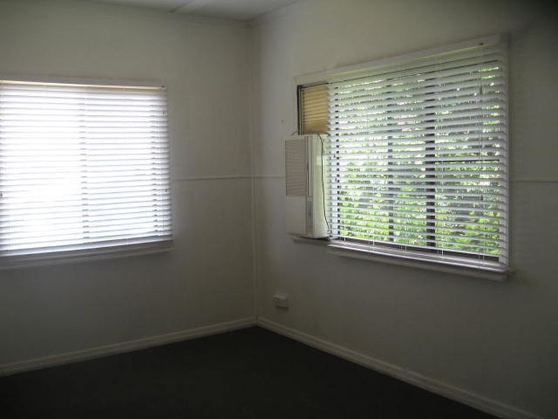 16 Ross Street, Mount Lofty QLD 4350