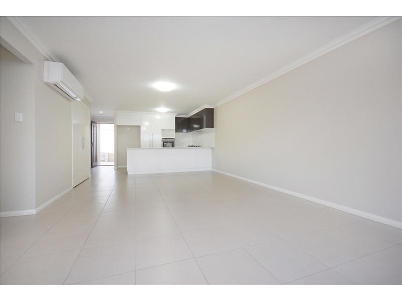 2/16 Rivett Street, South Toowoomba QLD 4350