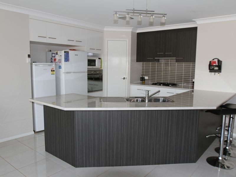 10 Graves Drive, Kearneys Spring QLD 4350