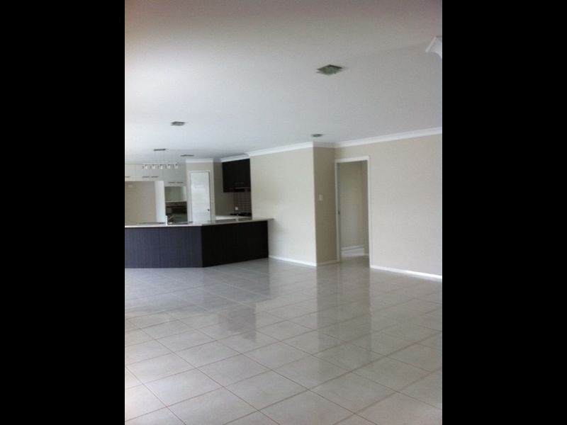 10 Graves Drive, Kearneys Spring QLD 4350