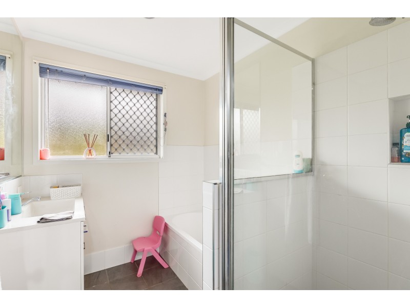 1&2/80 Wine Drive, Wilsonton Heights QLD 4350