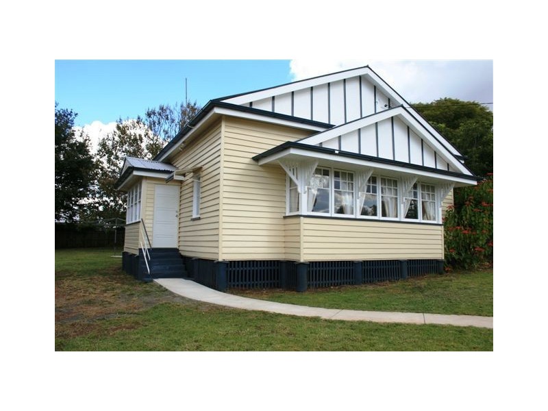 14 Henderson Street, Newtown QLD 4350