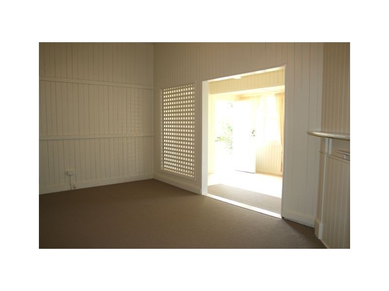 14 Henderson Street, Newtown QLD 4350