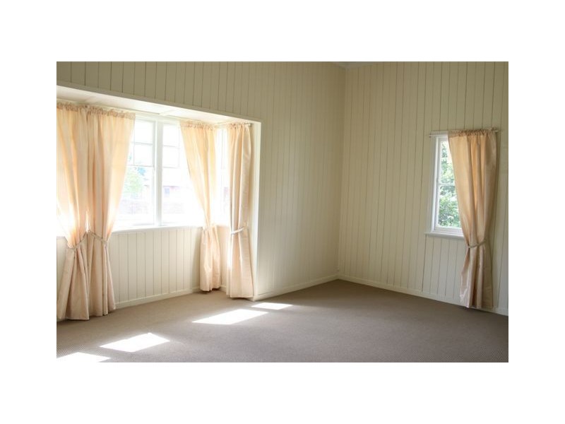 14 Henderson Street, Newtown QLD 4350