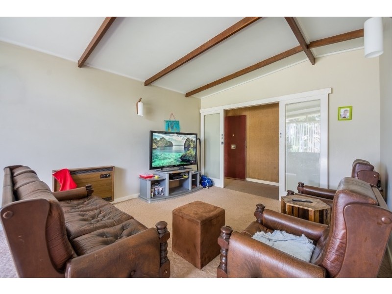 17 Talinga Street, Mount Lofty QLD 4350
