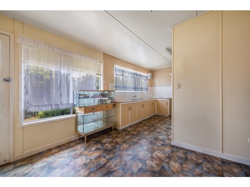 17 Talinga Street, Mount Lofty QLD 4350