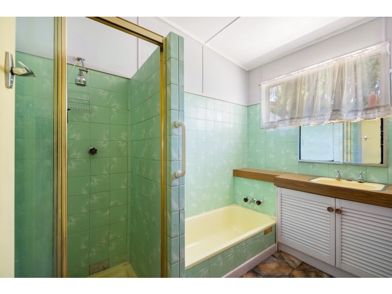 17 Talinga Street, Mount Lofty QLD 4350