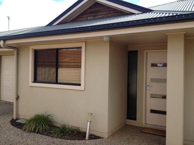 2/301B James Street, Newtown QLD 4305