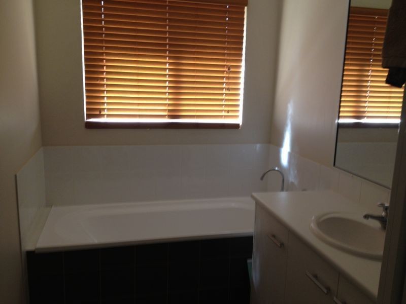 2/301B James Street, Newtown QLD 4305