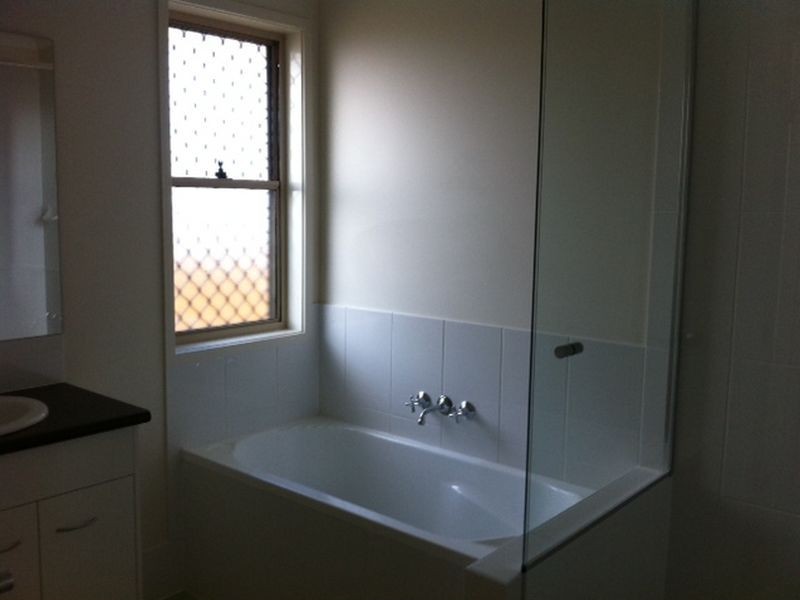 17 Sweeney Street, Kearneys Spring QLD 4350