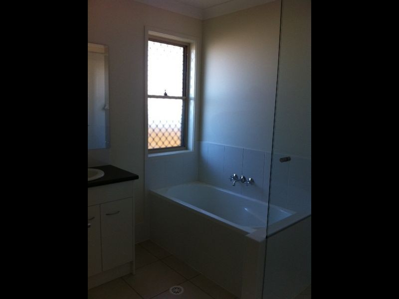 17 Sweeney Street, Kearneys Spring QLD 4350