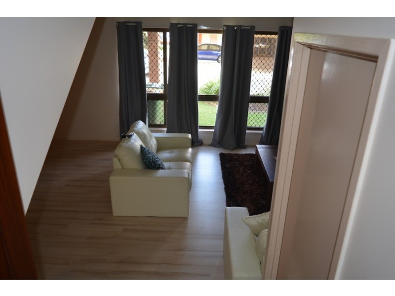 9/367 Margaret Street, Newtown QLD 4350