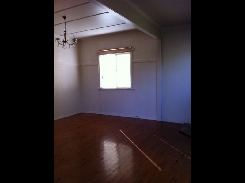 97 Stuart Street, Mount Lofty QLD 4350