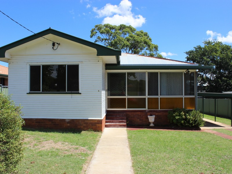 5 Eardley Street, Newtown QLD 4350