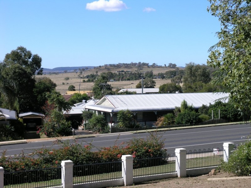 42 Toowoomba Road, Oakey QLD 4401