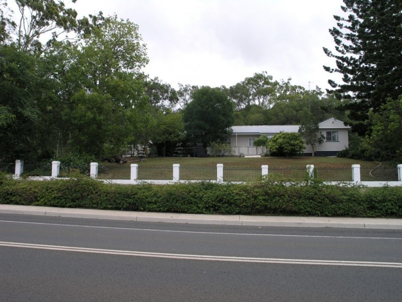 42 Toowoomba Road, Oakey QLD 4401