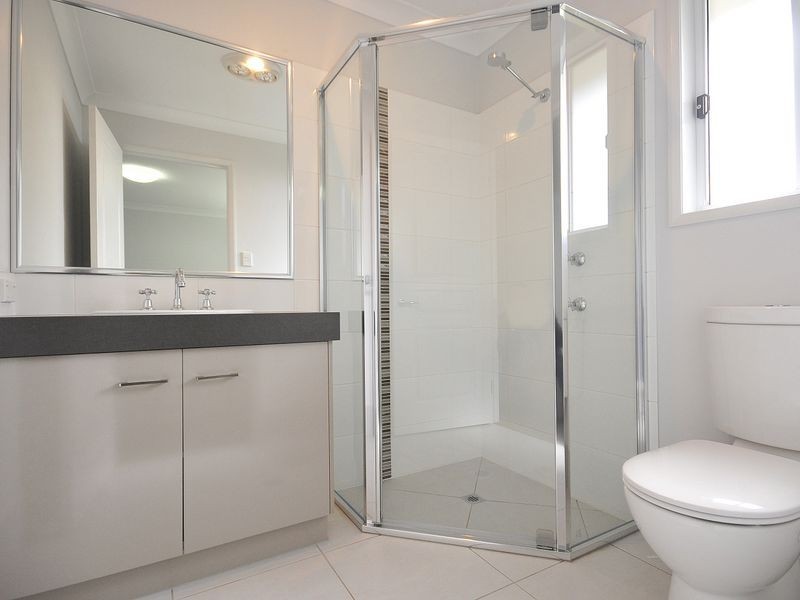 2/418 Hume Street, Kearneys Spring QLD 4350