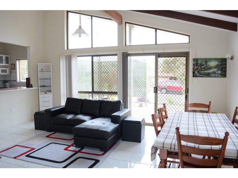 1 HERZER Court, Kearneys Spring QLD 4350