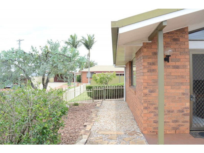 1 HERZER Court, Kearneys Spring QLD 4350