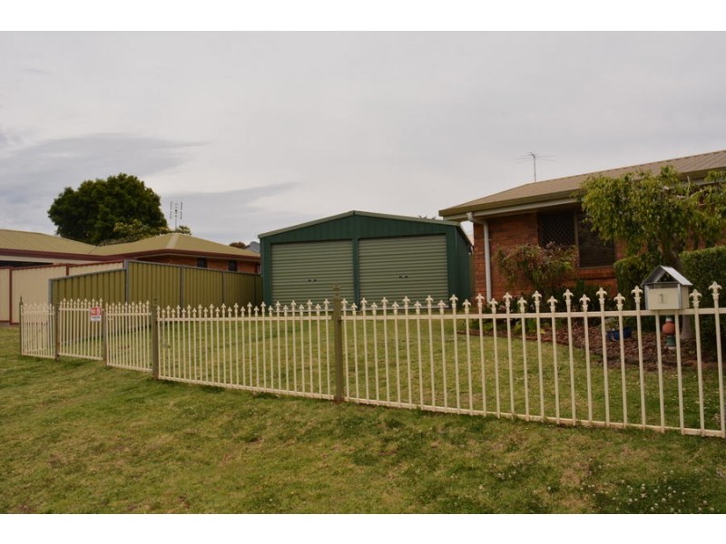 1 HERZER Court, Kearneys Spring QLD 4350