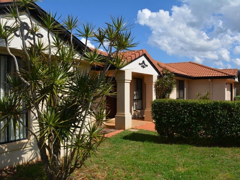 2 Menzies Street, Middle Ridge QLD 4350