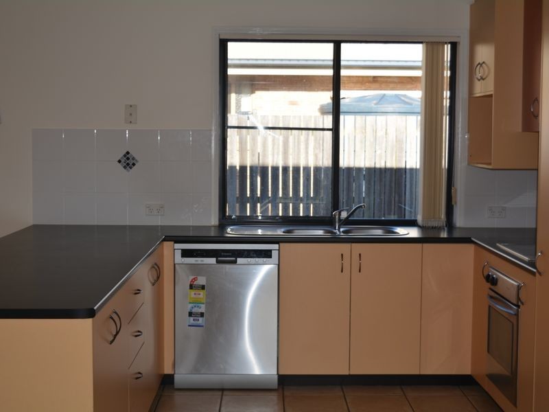 2 Menzies Street, Middle Ridge QLD 4350